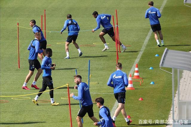 山东男篮首战失利，班顿发挥不佳成关键